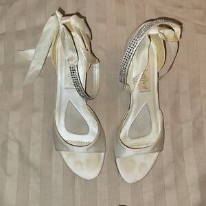 Coloriffics formal footwear Carmen Size 8 Ivory